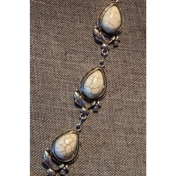 White lined stone drop statement necklace in silver or silvertone - Picture 5 of 12
